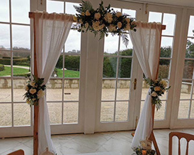 Arch - white plain flowers - web.jpg